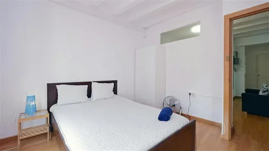 Rooms in Barcelona Ciutat Vella - photo 2