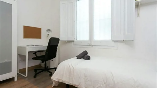 Rooms in Barcelona Eixample - photo 2