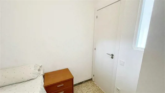 Rooms in Badalona - photo 3