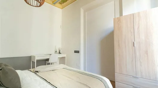 Rooms in Barcelona Ciutat Vella - photo 3