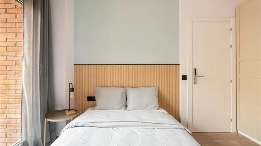 Rooms in Barcelona Eixample - photo 2