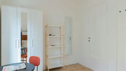 Room for rent in Milano Zona 8 - Fiera, Gallaratese, Quarto Oggiaro, Milan