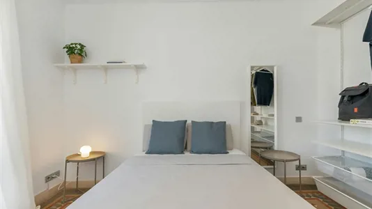 Rooms in Barcelona Eixample - photo 2