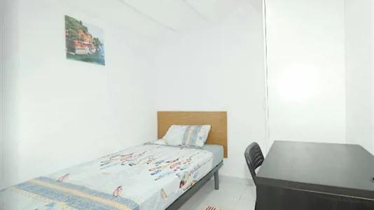 Rooms in Barcelona Ciutat Vella - photo 1