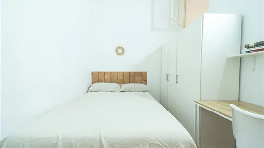 Rooms in Barcelona Eixample - photo 3