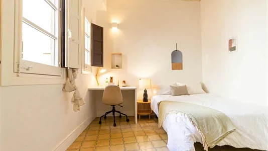 Rooms in Barcelona Ciutat Vella - photo 2