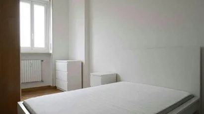 Room for rent in Milano Zona 6 - Barona, Lorenteggio, Milan