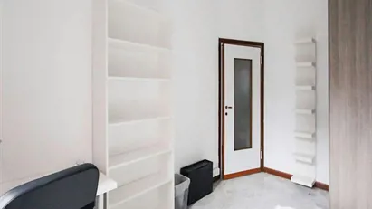 Room for rent in Milano Zona 6 - Barona, Lorenteggio, Milan