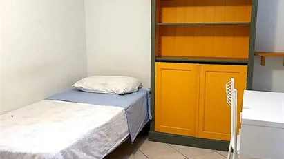 Room for rent in Milano Zona 6 - Barona, Lorenteggio, Milan