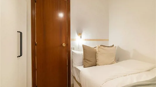 Rooms in Barcelona Ciutat Vella - photo 2