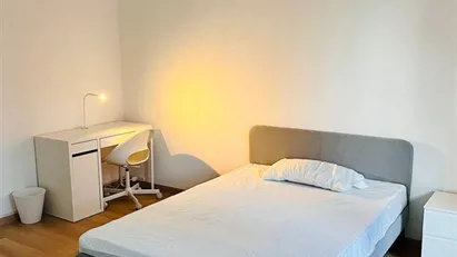 Room for rent in Milano Zona 6 - Barona, Lorenteggio, Milan