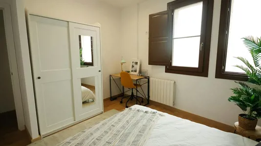 Rooms in Barcelona Ciutat Vella - photo 2