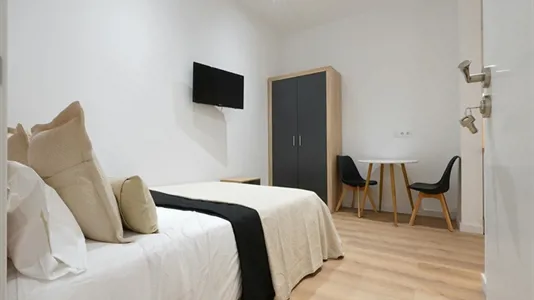 Rooms in Barcelona Eixample - photo 3