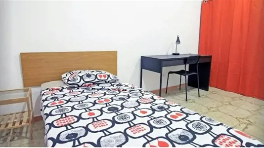 Rooms in Barcelona Ciutat Vella - photo 2