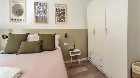 Rooms in Barcelona Ciutat Vella - photo 3