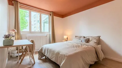 Room for rent in L'Haÿ-les-Roses, Île-de-France