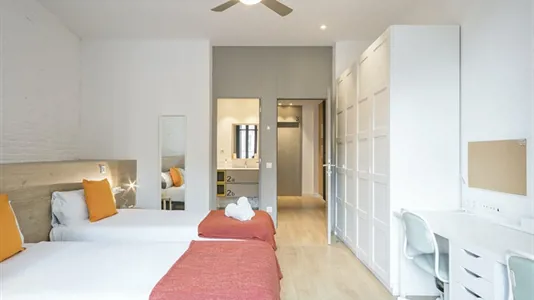 Rooms in Barcelona Eixample - photo 2