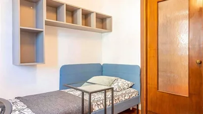 Room for rent in Milano Zona 6 - Barona, Lorenteggio, Milan