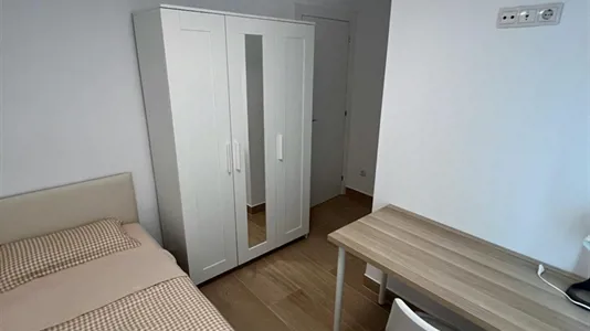 Rooms in Zaragoza - photo 1