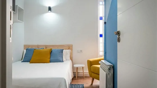 Rooms in Barcelona Eixample - photo 2