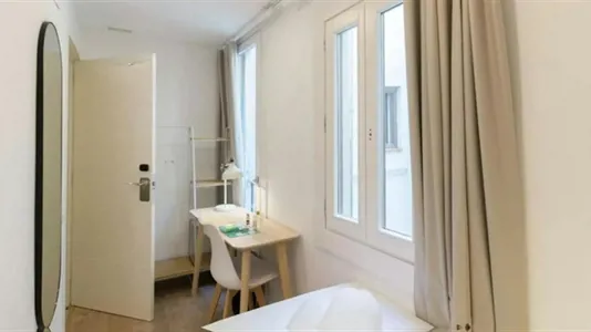 Rooms in Barcelona Ciutat Vella - photo 2