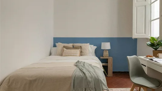 Rooms in Barcelona Ciutat Vella - photo 2