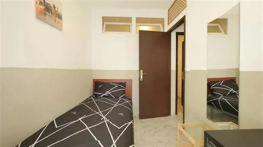 Rooms in Barcelona Ciutat Vella - photo 3