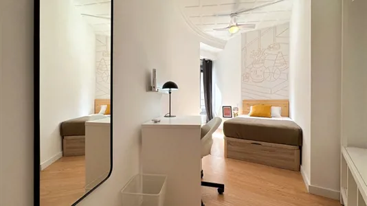 Rooms in Barcelona Ciutat Vella - photo 1