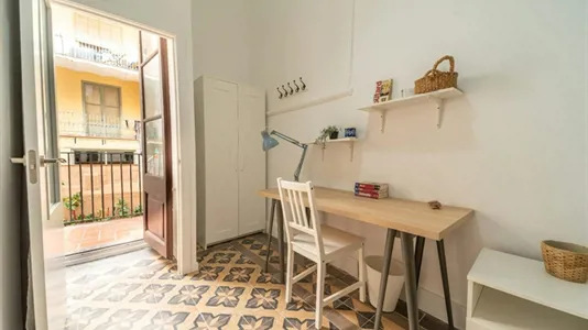 Rooms in Barcelona Ciutat Vella - photo 2