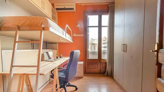 Rooms in Barcelona Ciutat Vella - photo 2