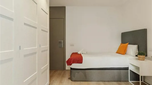 Rooms in Barcelona Eixample - photo 3