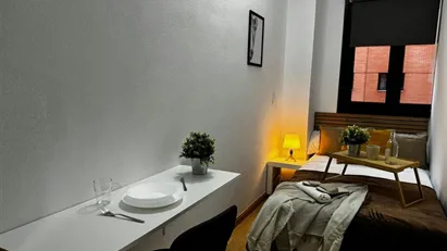 Room for rent in El Encinar de los Reyes, Comunidad de Madrid