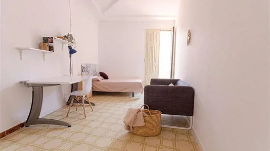 Rooms in Barcelona Ciutat Vella - photo 2