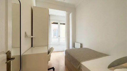 Rooms in Barcelona Ciutat Vella - photo 2