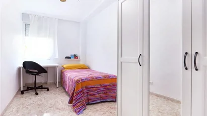 Room for rent in Hacienda de Su Eminencia, Andalucía