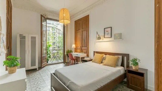 Rooms in Barcelona Eixample - photo 1