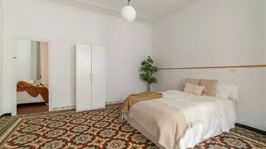 Rooms in Barcelona Ciutat Vella - photo 2