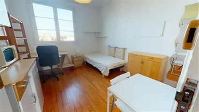 Room for rent in Dijon, Bourgogne-Franche-Comté