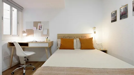 Rooms in Barcelona Eixample - photo 2