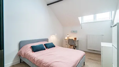 Room for rent in La Louvière, Henegouwen