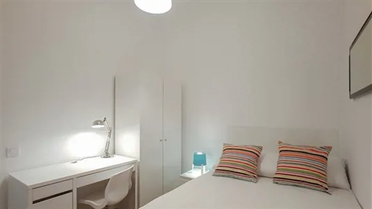 Rooms in Barcelona Eixample - photo 2