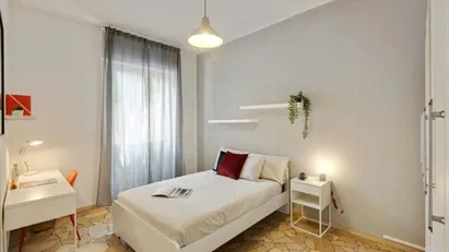 Room for rent in Milano Zona 6 - Barona, Lorenteggio, Milan