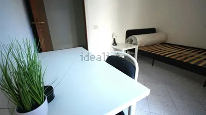 Room for rent in Milano Zona 8 - Fiera, Gallaratese, Quarto Oggiaro, Milan