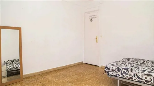 Rooms in Barcelona Ciutat Vella - photo 3