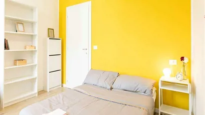 Room for rent in Milano Zona 6 - Barona, Lorenteggio, Milan