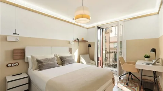 Rooms in Barcelona Eixample - photo 1