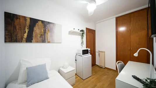 Rooms in Cornellà de Llobregat - photo 2