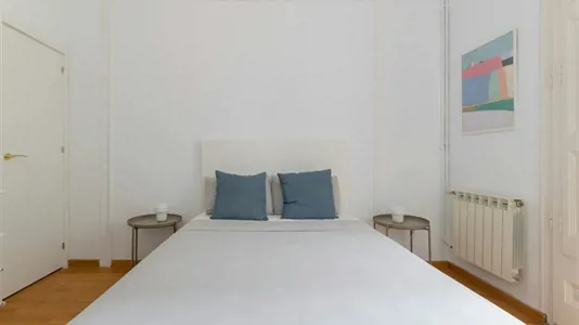 Rooms in Barcelona Eixample - photo 2