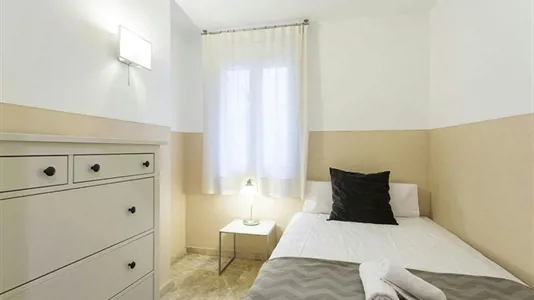 Rooms in Barcelona Ciutat Vella - photo 3