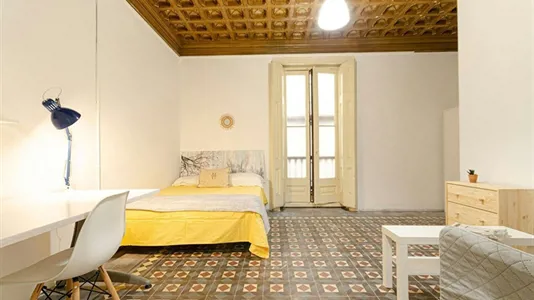 Rooms in Barcelona Ciutat Vella - photo 2